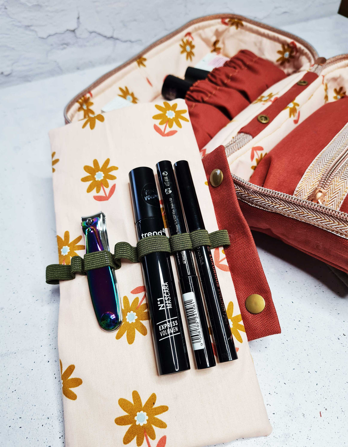 Kajastift, Mascara und Beautyprodukte gut aufgehoben, Ebook