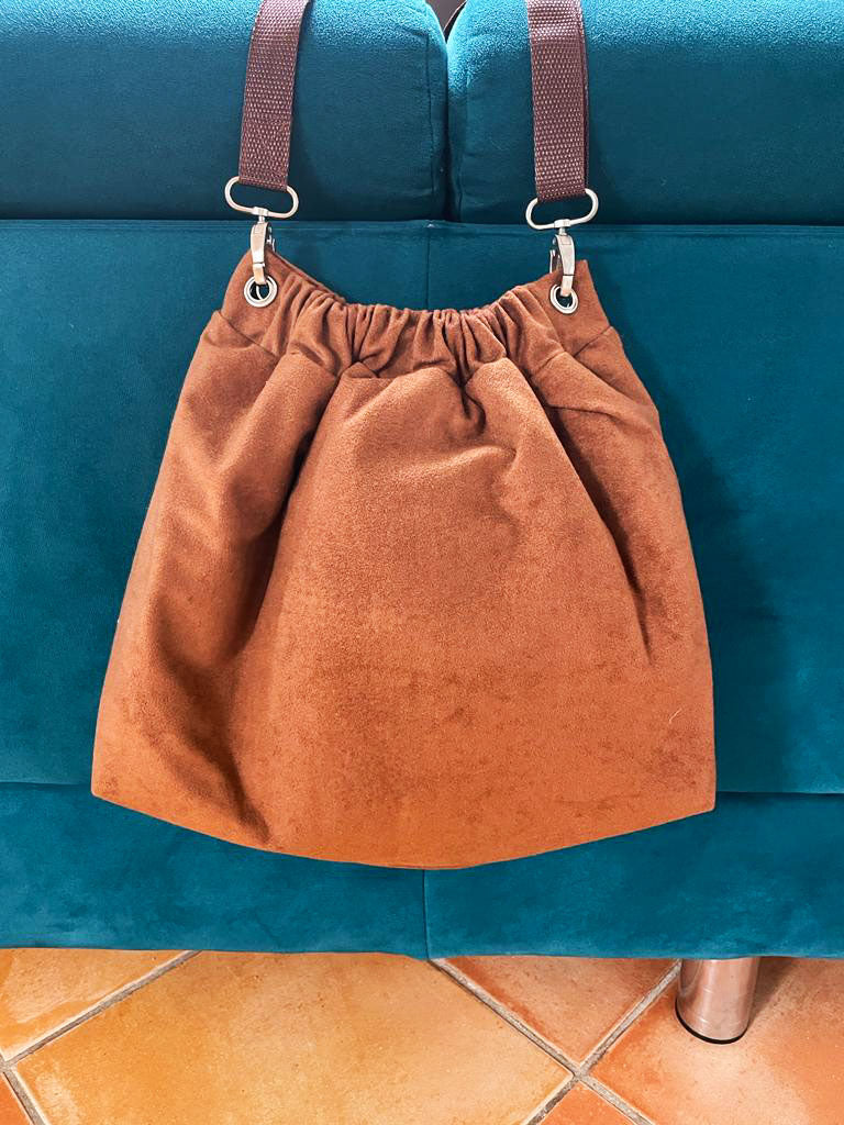 Anleitung-fuer-eine-Tasche-aus-weichen-Kunstleder-ebook