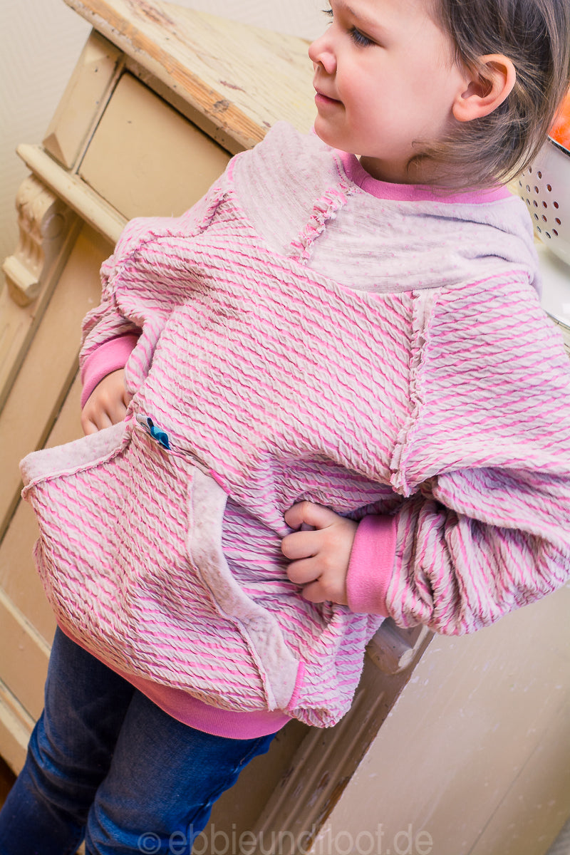 ebbie-und-floot_farbenmix_Albstoffe_DANAI_Schnittmsuter_Webband_Kunterbuntdesign_embroidery_Oversized_Hoody_maritim_Jaquard_Biostoff_07