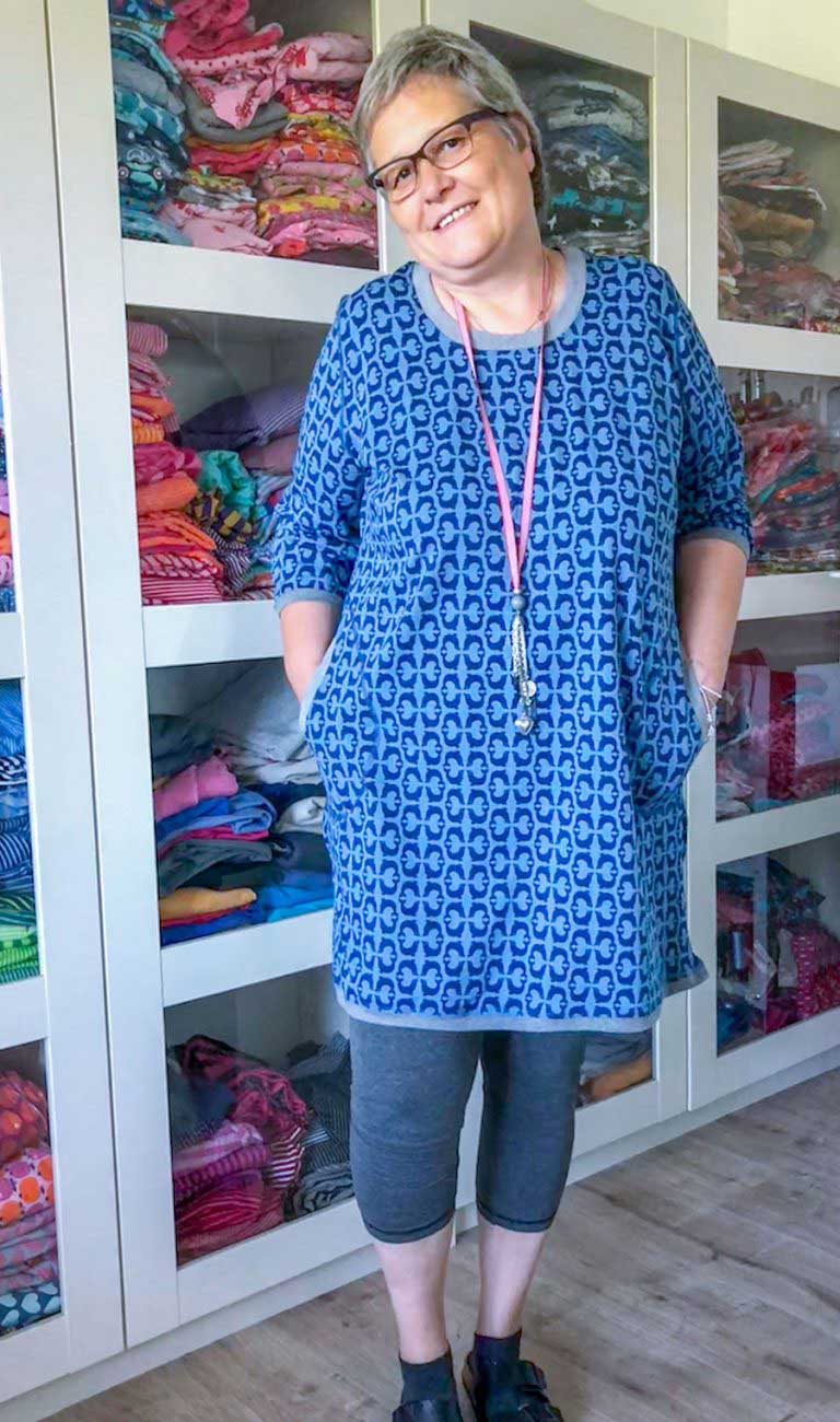 jerseykleid-plus-size-mamacita-xl-farbenmix-de-768x1300