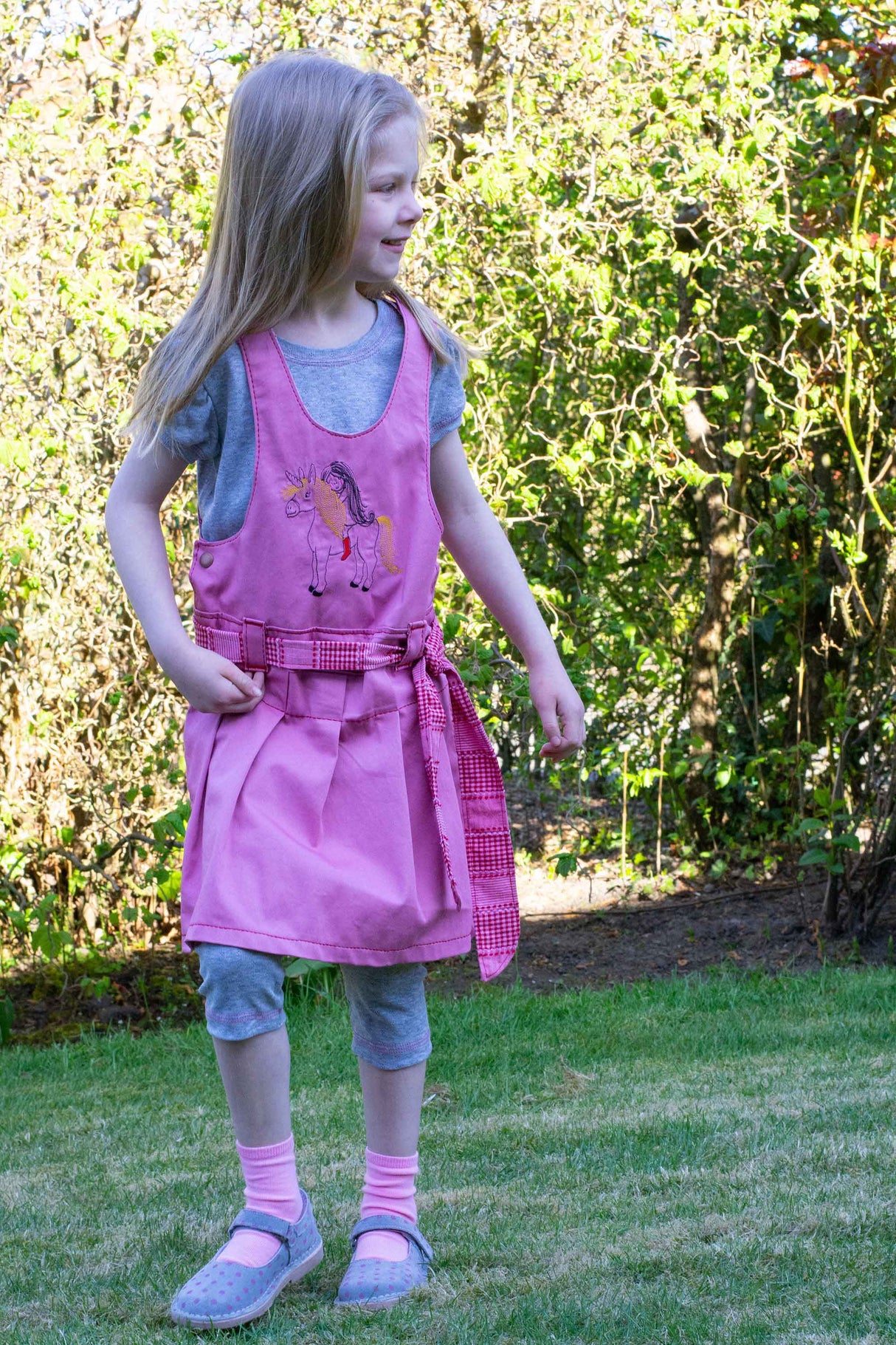 schmittmuster-latzrock-kinderkleid-xana-farbenmix