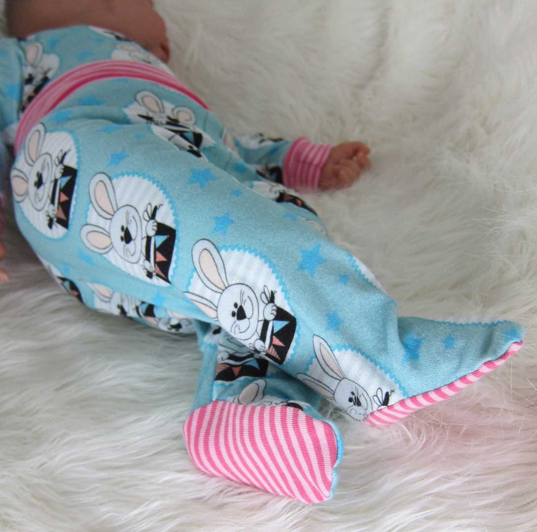 schnittmuster-babyhose-mit-fuss3rprVJQ5g0azo
