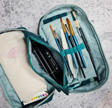Pinsel, Stifte und Farben gut organisiert, Nähanleitung
