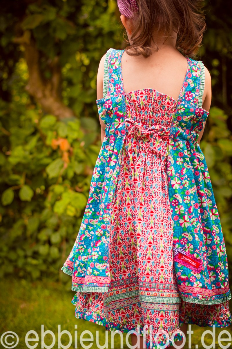 Einschulungskleid_Schnittmuster_FELIZ_farbenmix_Studio-Tantrum_Swafing_Jolijou_Webband_Webbaender_Kleid_Sommerkleid_Naehen_Drehkleid_Ru-schen_10