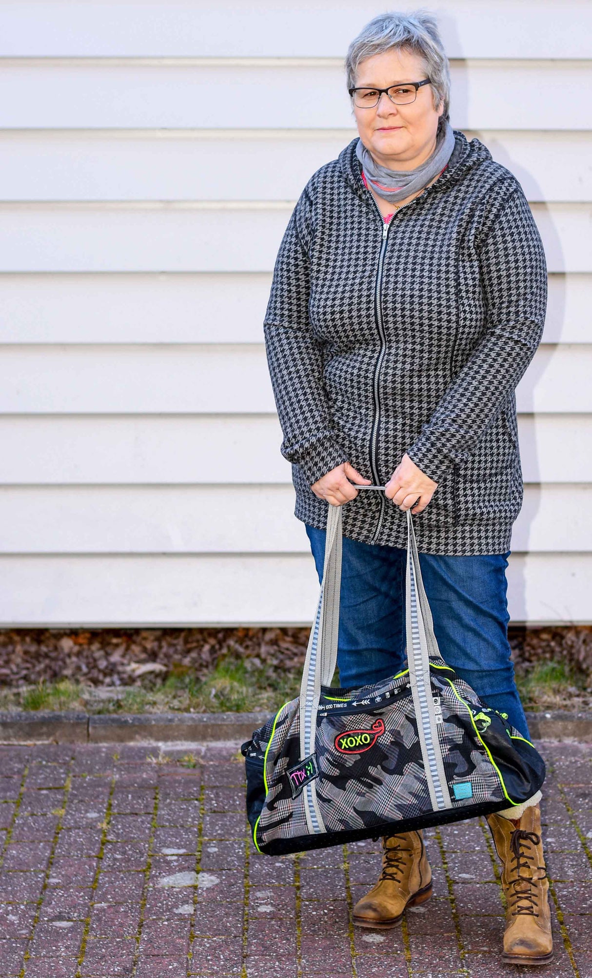 Frau-Willma-Sweatjacke-schnittmuster-farbenmix