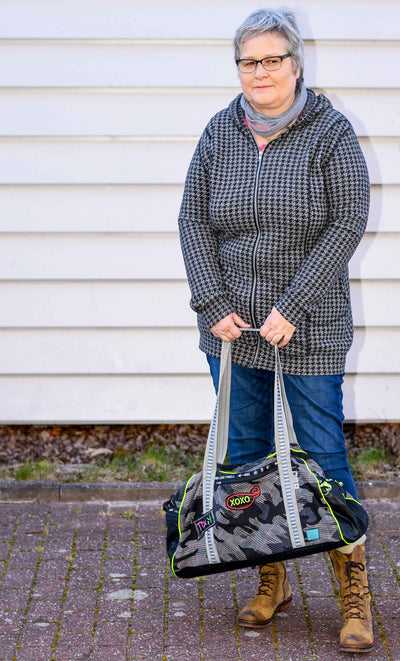 Frau-Willma-Sweatjacke-schnittmuster-farbenmix