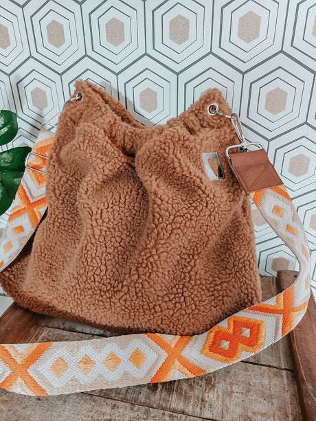 Schnittmuster-fuer-eine-Tasche-aus-pluesche