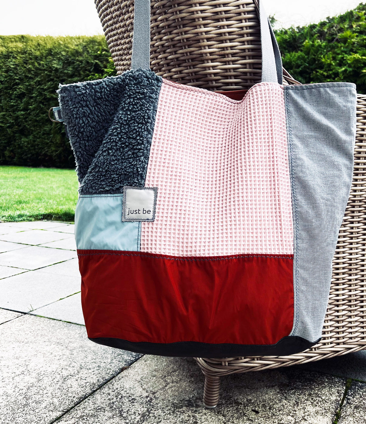 Tasche-aus-stoffresten-naehenlduqBQVFM8jyV