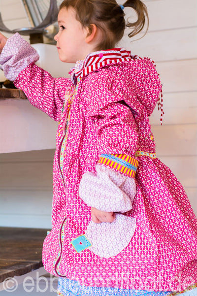 ebbie-und-floot_farbenmix_KARLA_Ballonjacke_Jolijou_Berry-Drops_Huups_Stickdatei_Webband_embroidery_Ribbons_03