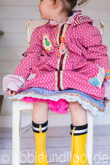 ebbie-und-floot_farbenmix_KARLA_Ballonjacke_Jolijou_Berry-Drops_Huups_Stickdatei_Webband_embroidery_Ribbons_Rock_INSA_01