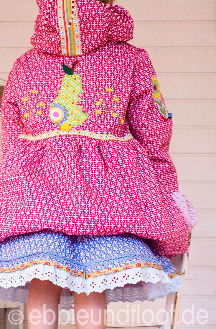 ebbie-und-floot_farbenmix_KARLA_Ballonjacke_Jolijou_Berry-Drops_Huups_Stickdatei_Webband_embroidery_Ribbons_Rock_INSA_03