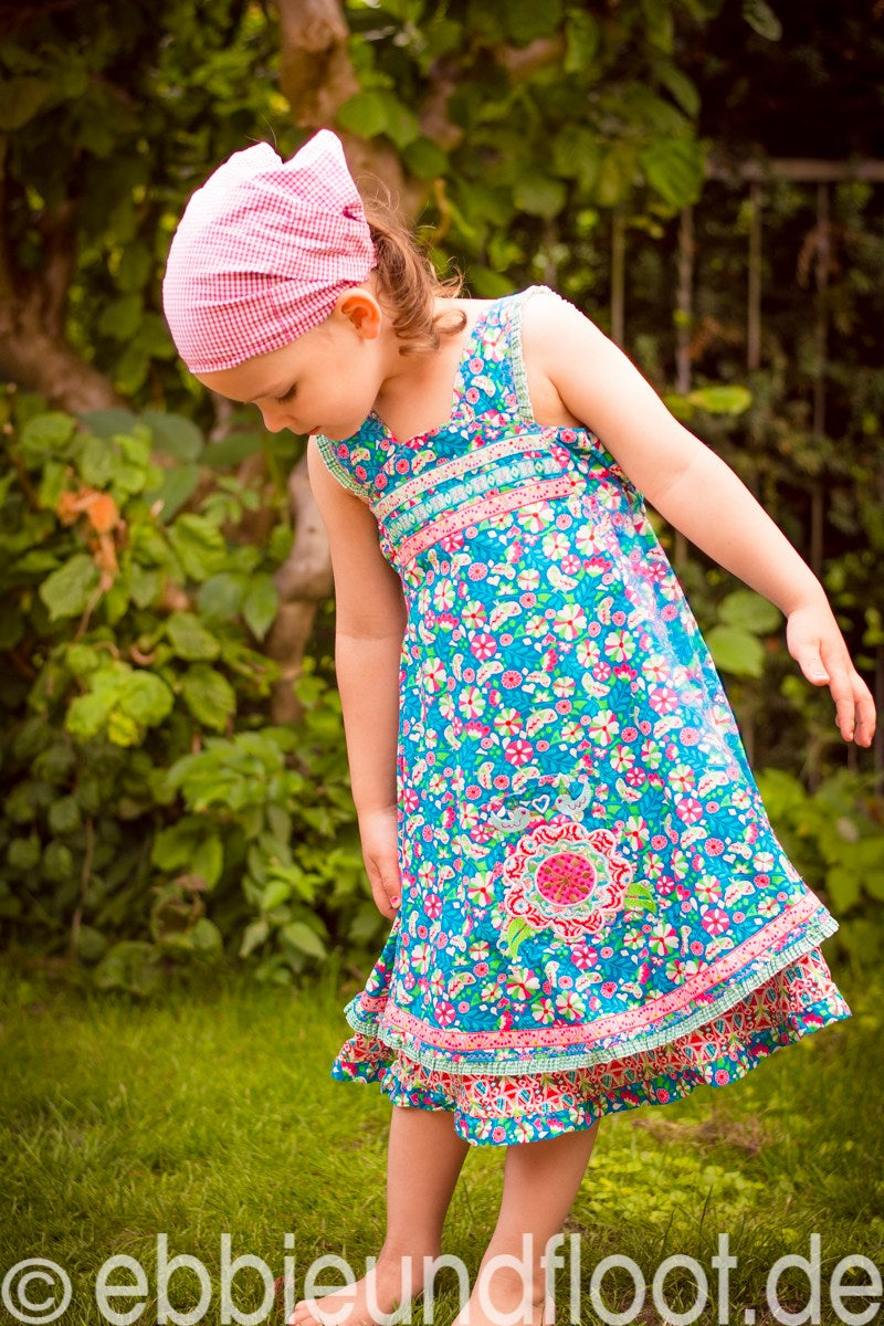 einschulungskleid_Schnittmuster_FELIZ_farbenmix_Studio-Tantrum_Swafing_Jolijou_Webband_Webbaender_Kleid_Sommerkleid_Naehen_Drehkleid_Ru-schen_02