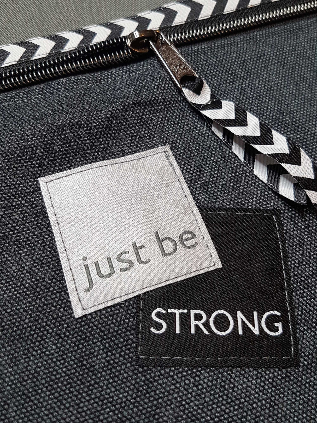 justbe-strong-webetikett