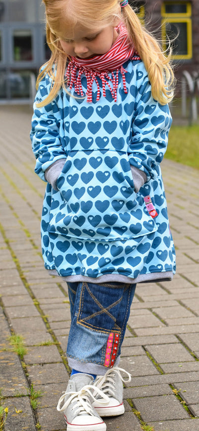 kindersweatshirt-mit-bauchtasche-farebnmix-bea
