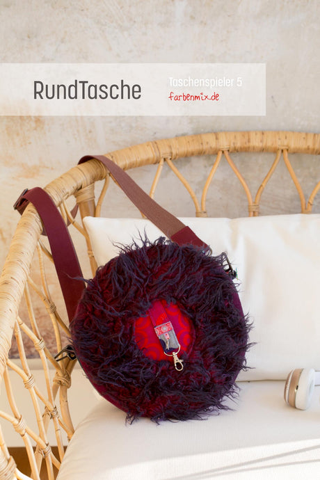rundtasche-aus-kunstfell-taschenspieler-5