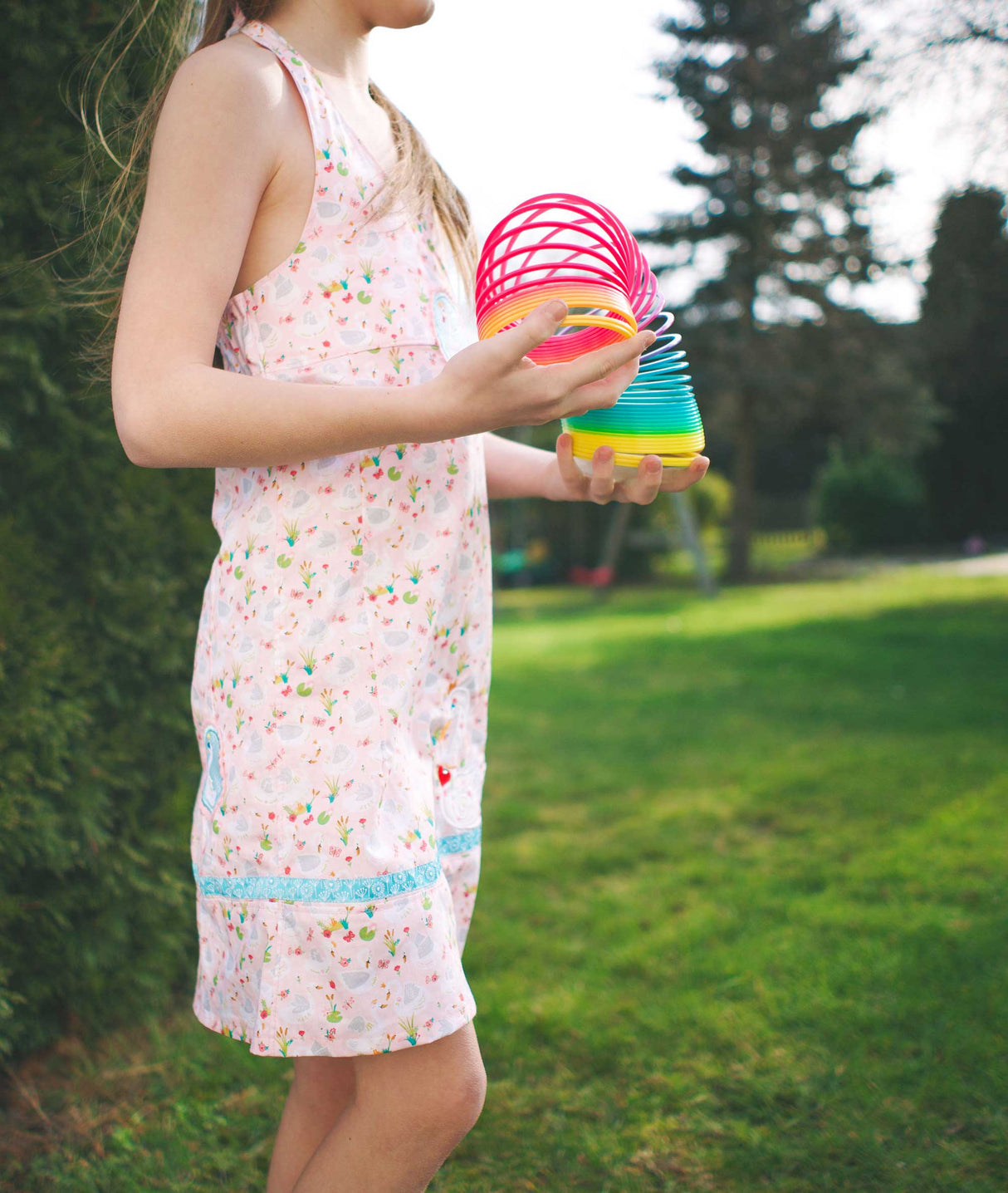 schnittmuster-kinder-neckholderkleid-xenia-farbenmix