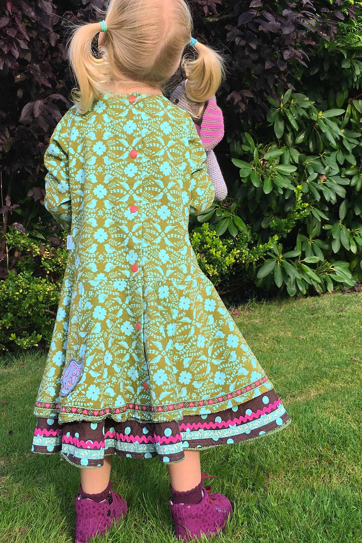 schnittmuster-kinderkleid-henrika-von-farbenmix
